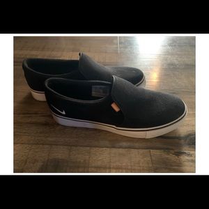 Nike women’s slip on tennis shoes size 8